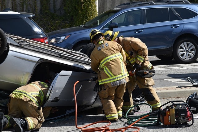 Rollover accidents happen when a vehicle tips over img min Rollover accidents happen when a vehicle tips over img min