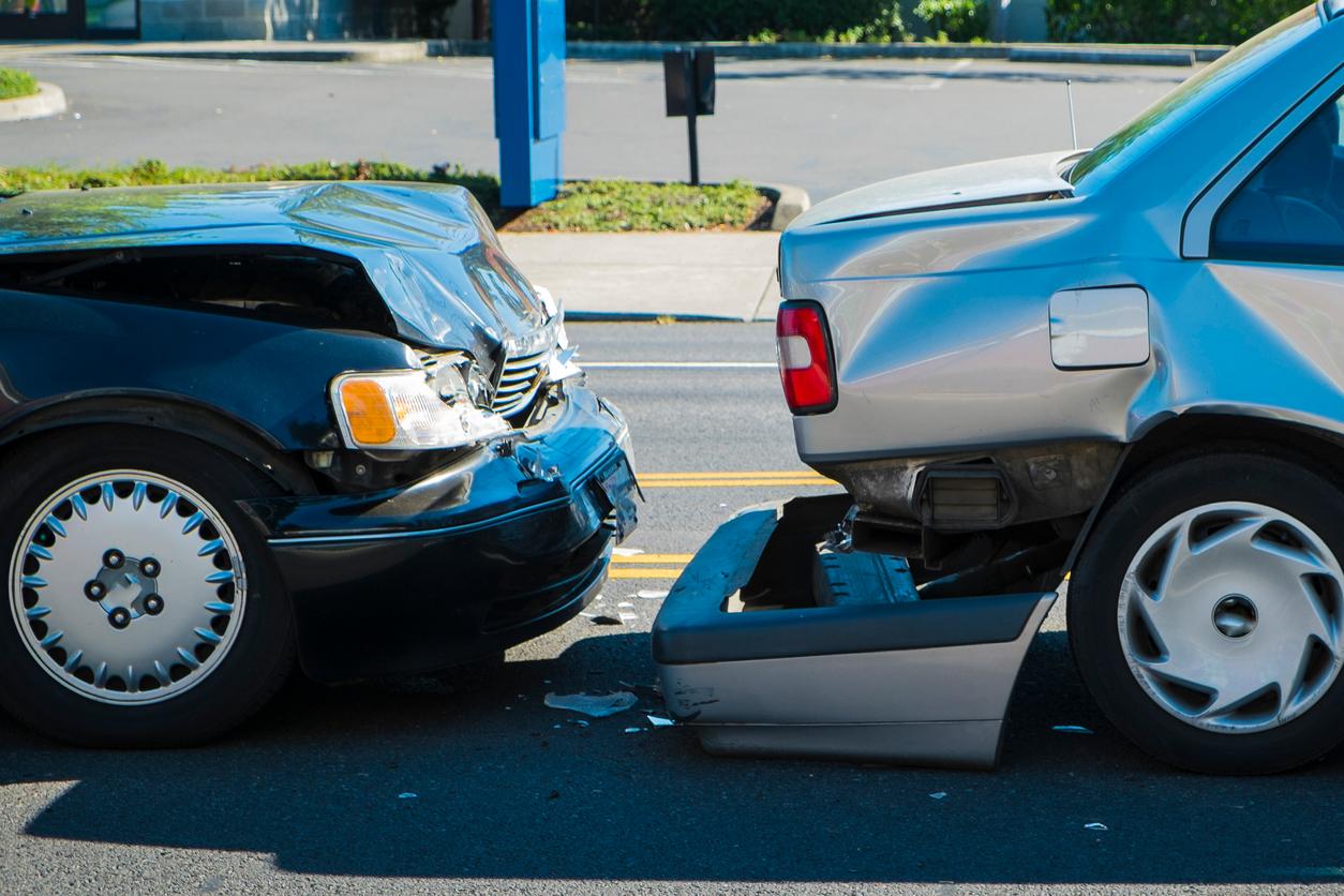 Speak with a Fatal Car Accidents Lawyer in Springfield After a Tragic Crash title A rear-end collision between two cars with the bumper on the right side car detached and laying in the roadway
